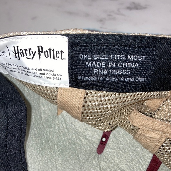 NWT Hogwarts Alumni Cap in Burgundy and Gold - Picture 3 of 3